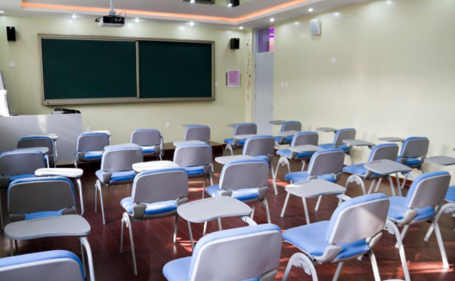 image.png 　　教室是學生學習的地方，所以它的亮度尤為重要